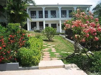 Paradise Brandon Hill Guest House モンテゴ・ベイ